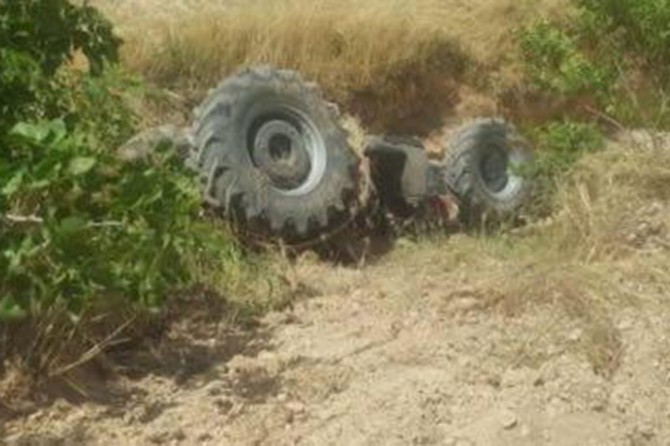 Nizip'te devrilen traktörün altında kalan çiftçi hayatını kaybetti