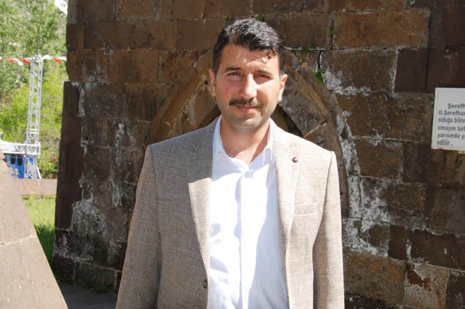 Sınavların belirli merkezlerde yapılması öğrencileri mağdur ediyor