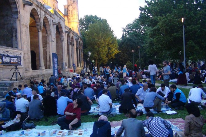 Ümmet sofrası iftar buluşması