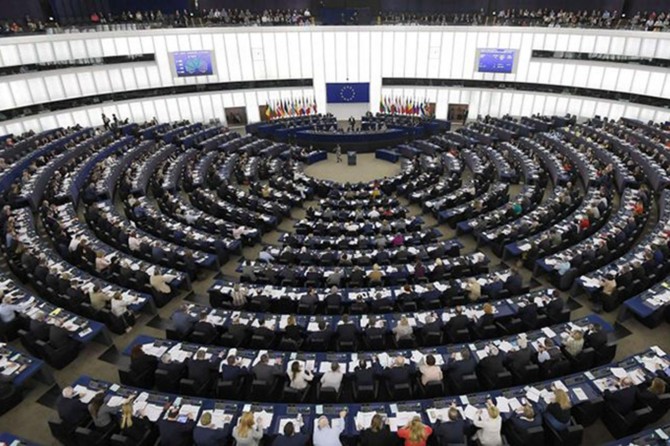 Li 28 welatan 427 hilbijêr diçin li ser sindoqan