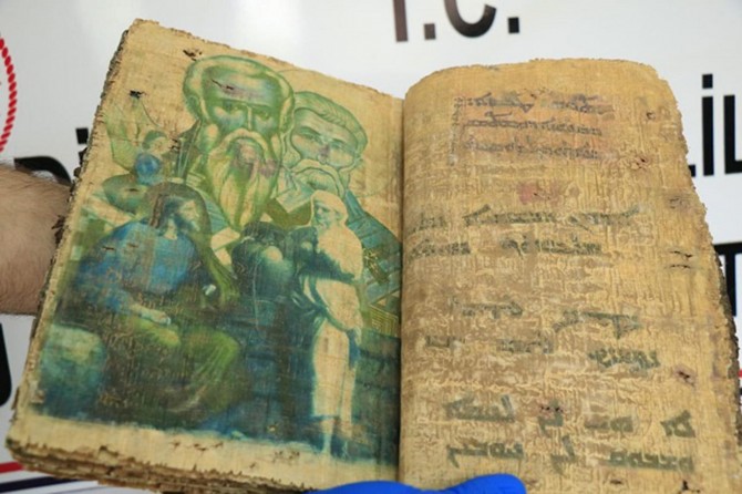 1,400 years of book seized in Diyarbakır