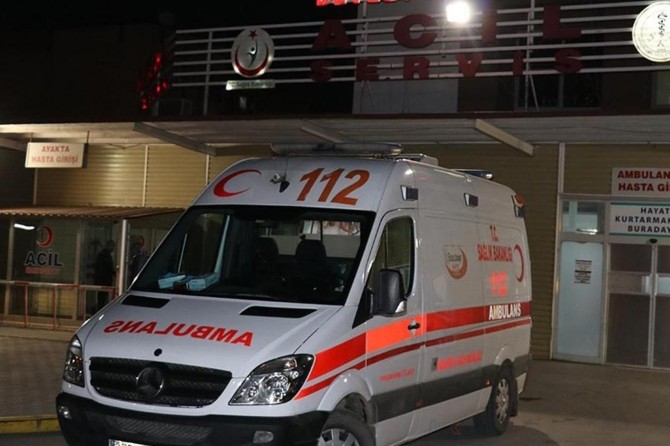 İslahiye'de iki otomobil çarpıştı: 3'ü ağır 4 yaralı