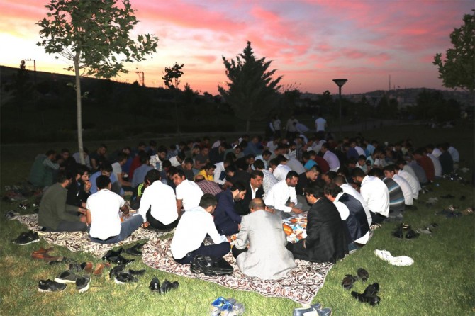 HÜDA PAR Gaziantep Gençlik Kolları iftar programında buluştu