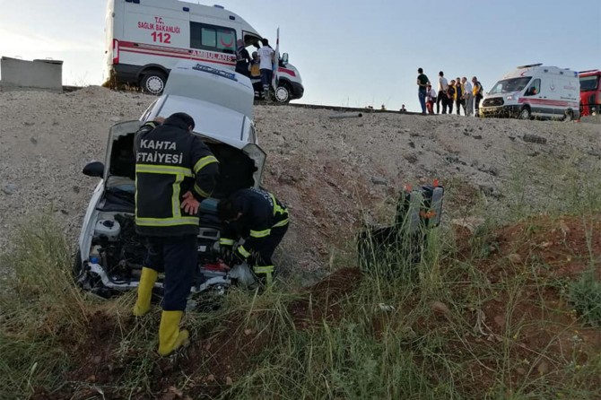 Otomobiller kafa kafaya çarpıştı: 2 yaralı