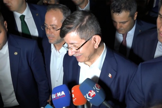 Ahmet Davutoğlu yeni parti iddialarına cevap verdi