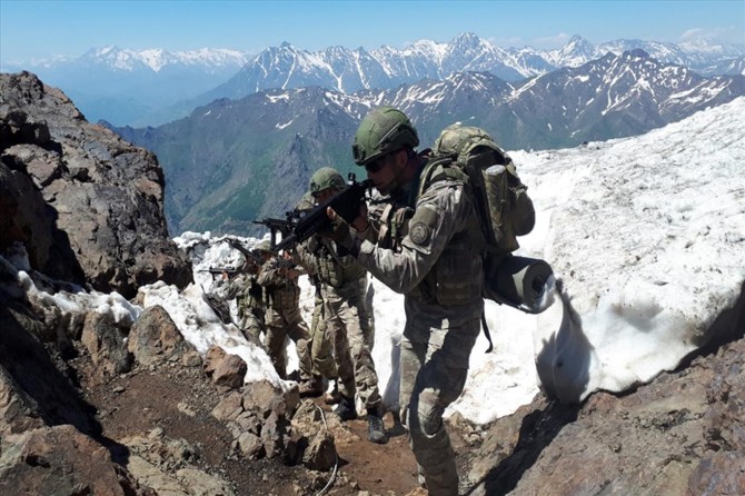"Pençe" harekatında 9 PKK'li öldürüldü