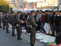 Tacikistan`da Başörtülü Olmak