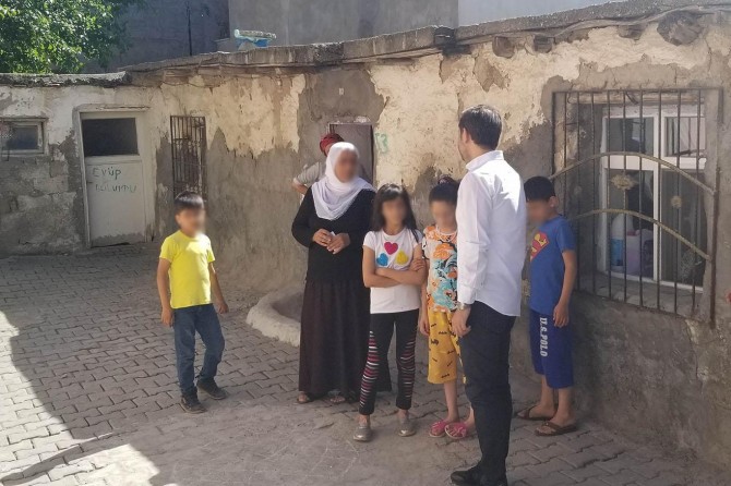 Batman’da muhtaçlara Ramazan ve bayram yardımı