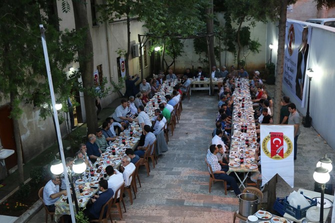 Gazeteciler iftar yemeğinde buluştu