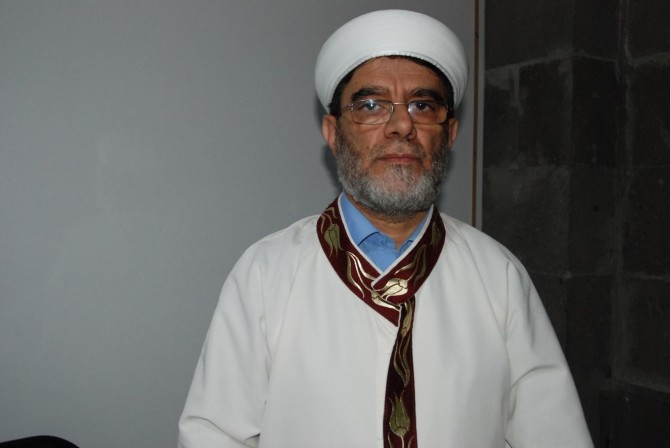 Kadir Gecesi’nde Bitlis’in bütün camilerinde eller semaya açıldı