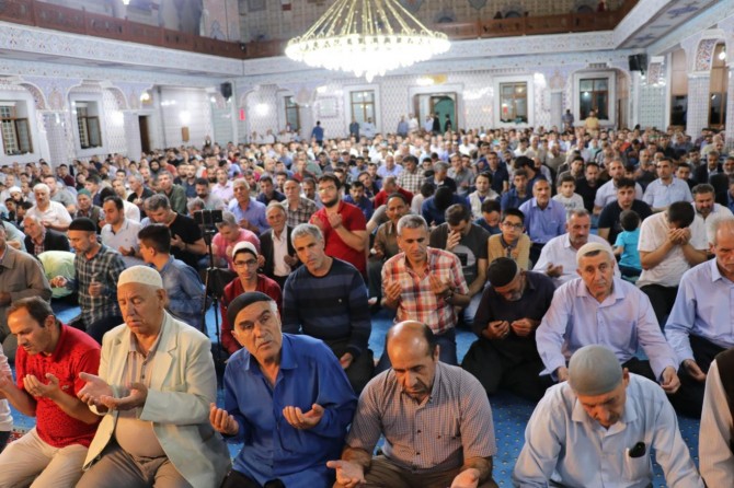 Bingöl’de Kadir Gecesi vatandaşların yoğun katılımıyla ihya edildi