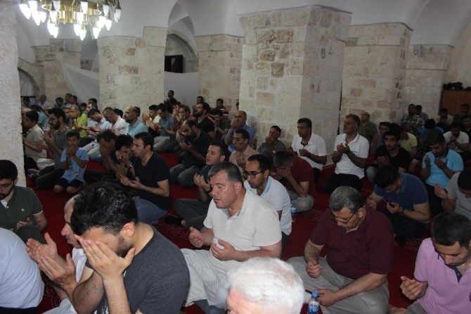 Nusaybinli'ler Kadir Gecesi’ni ihya etmek için camilere akın ettiler