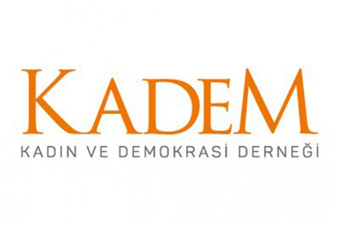 KADEM'in mini etek savunuculuğuna tepki