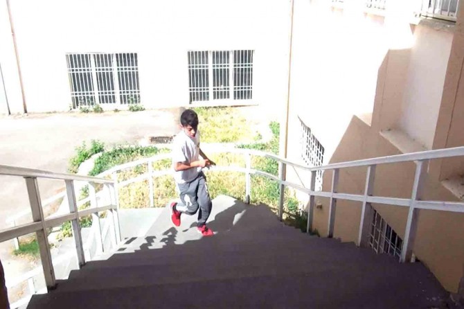 LGS'ye geç kalan öğrenciler koşarak yetişmeye çalıştı