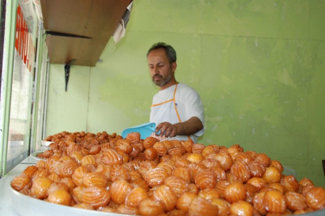 Bayramın ve Ramazan sofralarının vazgeçilmezi: Tulumba tatlısı