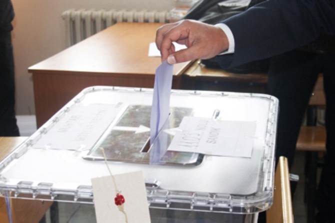 3 ilçe ve bir belde bugün sandık başında