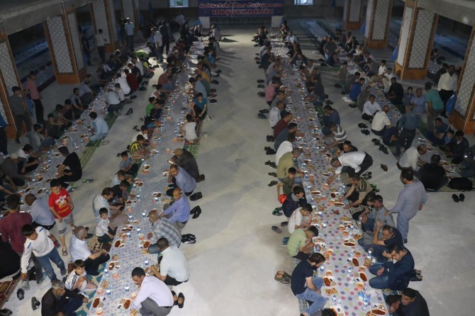 Bingöl Kültür Mahallesi sakinleri 20 yıldır iftarda bir araya geliyor