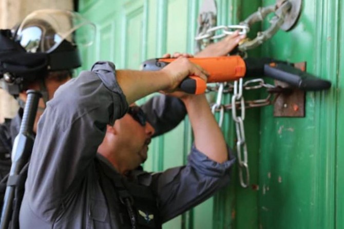 Çeteyên îşxalker li Mescîda Eqsayê êrîşî Mislimanên di îtîkafê de kirin