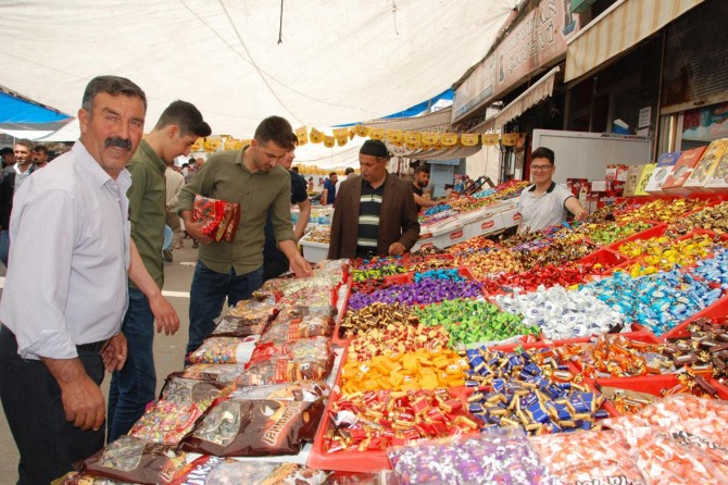 Ramazan'ın bereketi Bitlis'te alışverişlere de yansıdı