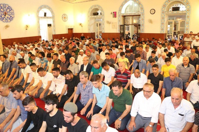 Li Tirkîyê coşa nimêja îdê