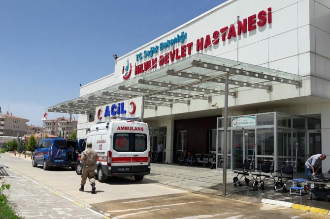 Hilvan'da iki aile arasında silahlı kavga: 1'i ağır 9 yaralı