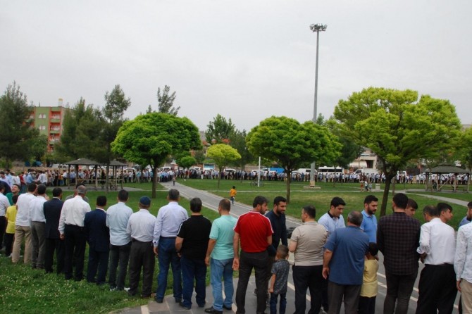 Batman’da Peygamber Sevdalıları Vakfı’ndan örnek bayramlaşma