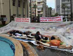 Yağmur Altında Açlık Grevi (Video)