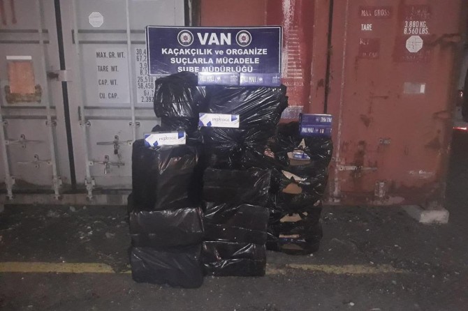 Van-Erciş karayolunda gümrük kaçağı sigara ele geçirildi