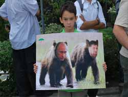 Gelek Saziyên Sivîl Hatina Serekdewletê Rûsyayê Protesto Kir