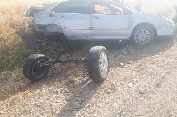 Batman'da otomobil şarampole yuvarlandı: 2 yaralı