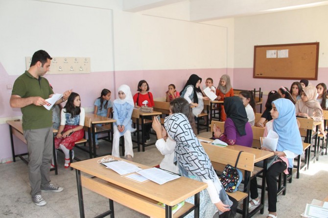 Mardin'de 250 bin öğrenci karne heyecanı yaşadı