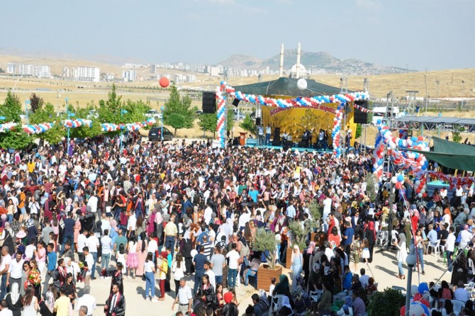 Artuklu Üniversitesinde mezuniyet sevinci