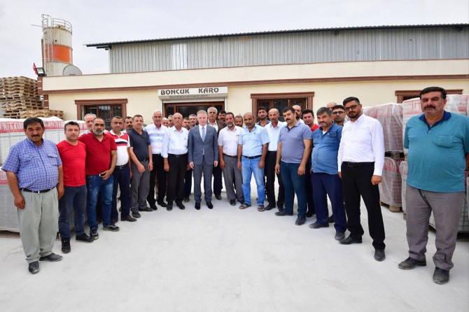 Vali Gül, gençlik merkezlerinde incelemelerde bulundu