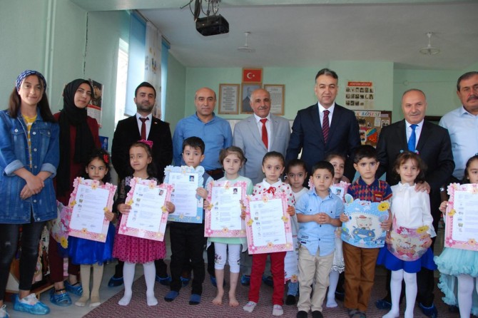 Bitlis’te 89 bin öğrenci karne alarak yaz tatiline girdi