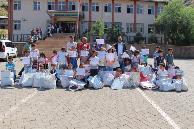 HÜDA PAR'dan Elazığ'da çocuklara sürpriz karne hediyesi