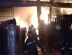 İstanbul'da plastik fabrikasında korkutan yangın