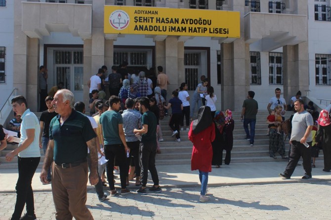 ​Adıyaman'da öğrencilerin YKS heyecanı başladı