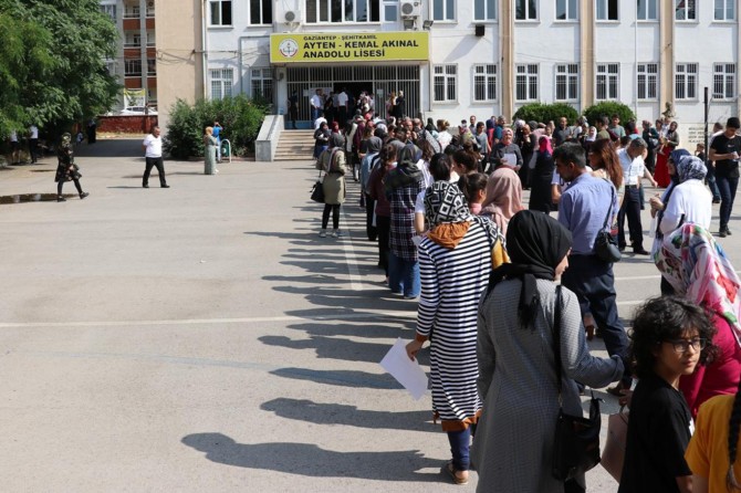 Eğitim sistemindeki değişikliklere artık yetişemiyoruz
