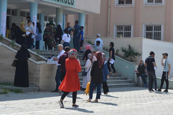 YKS'de 2. oturum sona erdi