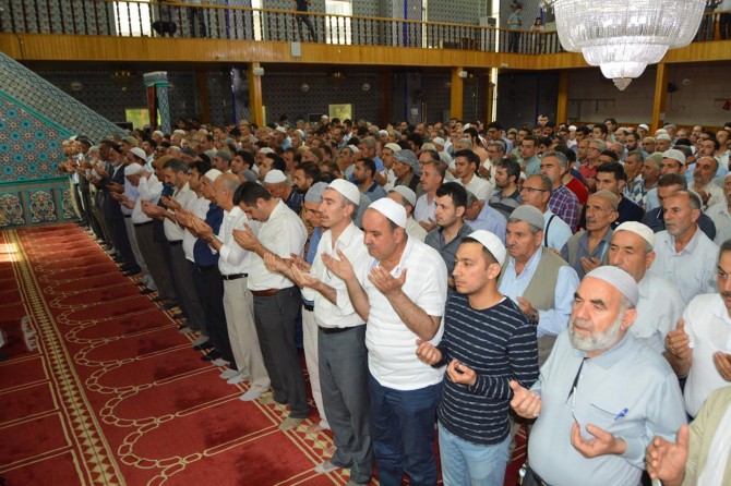 Mademki ölüm bir defa gelecek neden Allah için olmasın