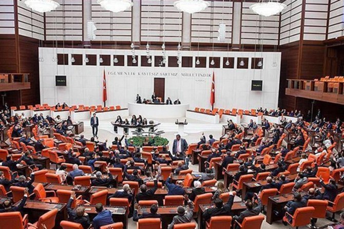 Askerlikle ilgili yeni teklif TBMM'de kabul edildi