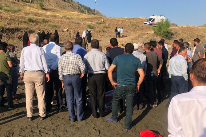 Palu'da Murat Nehri'ne kapılan gencin cesedine ulaşıldı