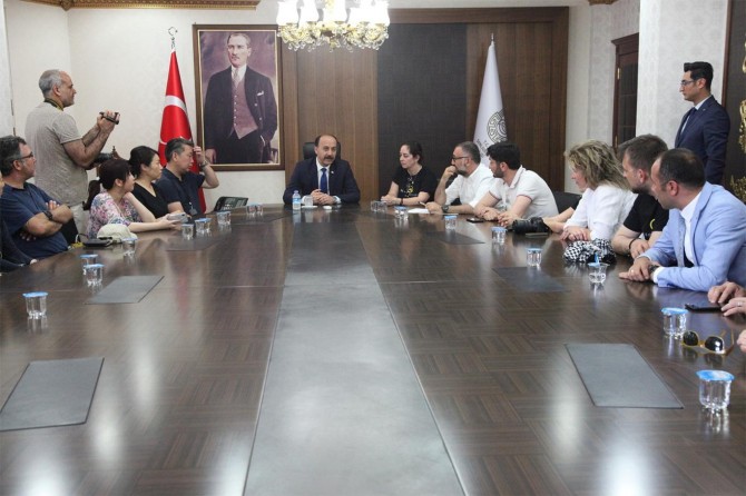 Ünlü şef ve gazeteciler Şanlıurfa Valiliği’ni ziyaret etti