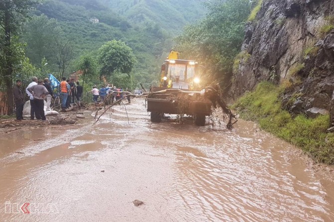 Death toll increases 7 in flood hits NE of Turkey