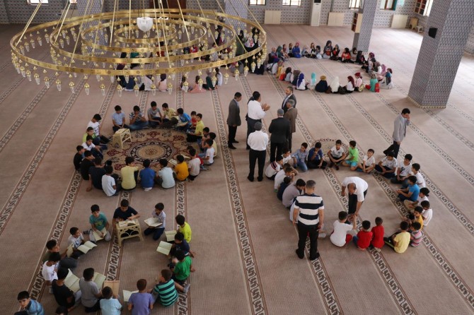 Geleceğimizi, yolu camiden geçen çocuklarımıza teslim edeceğiz
