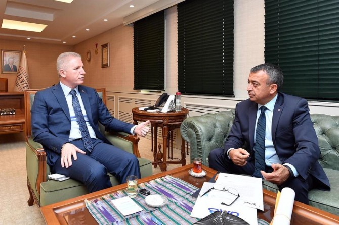 Üniversite öğrencilerine asgari ücret tutarında burs