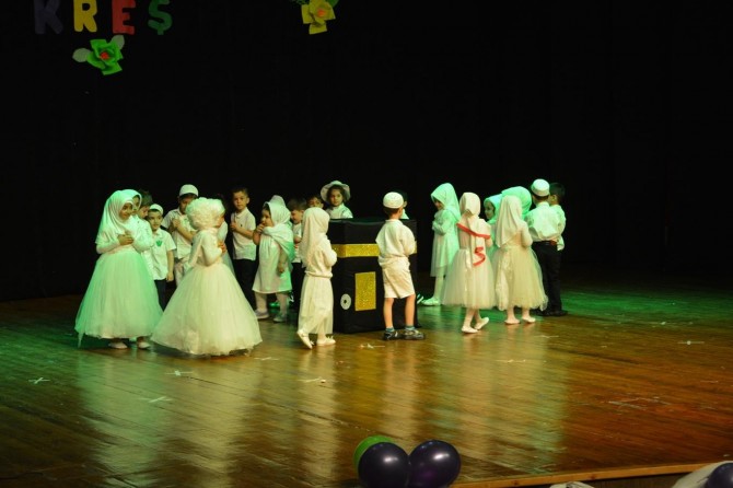 Kur’an-ı Kerim'i hatmeden minik öğrencilere diplomaları verildi