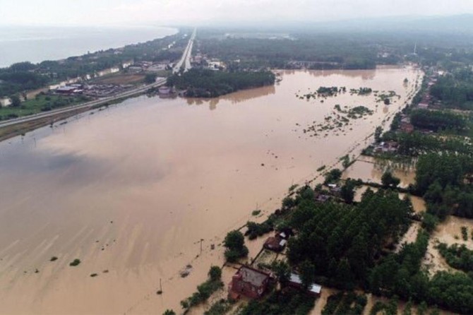 Li Samsûnê ji ber lehîyê pir xera bûn û erdên çandinîyê di binavê de man