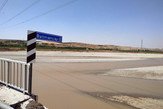 Batman Çayına giren 2 kardeş kayboldu