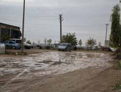 Küçük Sanayi Sitesi'nin İç ve Dış Yolları Tehlike Saçıyor